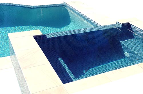 New Swimming Pool Construction by Swimming Pool Builder
